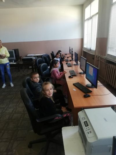 Проект "Равен достъп до училищно образование в условията на кризи" 13